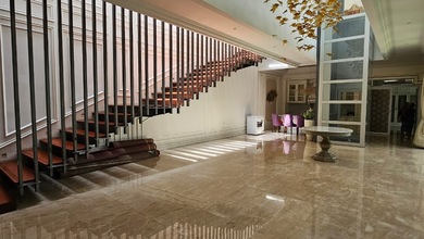 Rumah Mewah di Batununggal, Bandung, 8 Kamar Tidur, LT 825m²