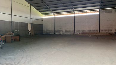 Gudang Akses Jalan Besar di Jalan Raya Padalarang Bandung