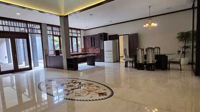 Kesempatan Langka, rumah Prestisius di Setra Duta, Bandung, LB 700m²