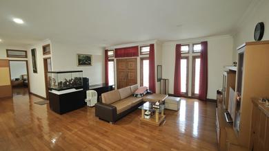 Hunian Elite di Kawasan Singgasana, Bandung, LB 510m², Harga 7,5 Miliar