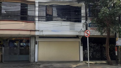 Ruko Strategis 3 Lantai di kawasan komersial Lucky Square, Antapani, Bandung – Lokasi premium tepat di Jl. Terusan Jakarta. Cocok untuk kantor, klinik, butik, salon, usaha kuliner, ataupun investasi sewa.