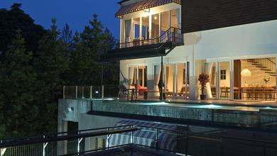 Villa Private 3 Lantai dengan Kolam Renang & Jacuzzi di Lembang - Full Furnished, View Gunung