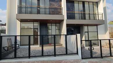 Rumah Mewah di Kawasan Setra Duta, Bandung, LB 210m², Harga 3,1 Miliar