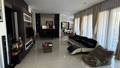 Rumah Mewah di Setra Duta, Bandung, 4 KT, LT 325m²