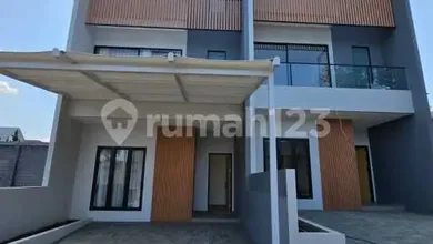 Hunian Prestisius di Kawasan Setra Duta, Bandung, LB 165m², Harga 2,65 Miliar
