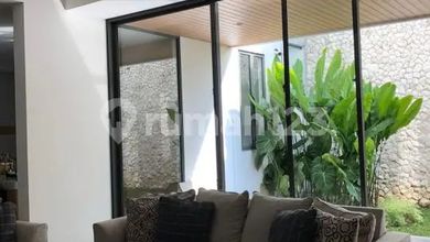 Rumah Area Premium Setra Duta, Bandung - Harga Menarik 8 Miliar