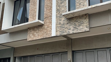 Dijual Ruko Besar Siap Pakai Hadap Jalan Besar