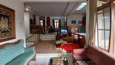 Hunian Elite di Kawasan Setra Murni, Bandung, LB 260m², Harga 4,75 Miliar