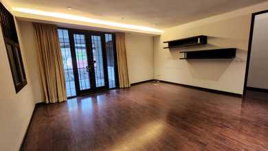 Rumah Elegan di Hegarmanah, Bandung, 4 KT, LT 800m²