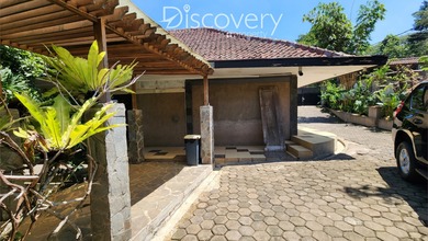 Rumah Mewah di Ciumbuleuit, Bandung, 1 KT, LT 2390m²