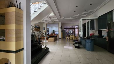 Penawaran Eksklusif, rumah Prestisius di Mekar Wangi, Bandung, LB 500m²