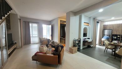 Hunian Elegan di Setra Duta, Bandung, 4 KT, LT 135m²