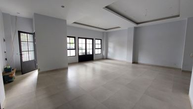 Ruang Usaha Bagus 4 Lantai Siap Huni di Sayap Riau Bandung