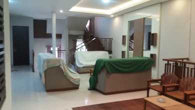 Rumah Elegan di Setra Duta, Bandung, 7 Kamar Tidur, LT 170m²