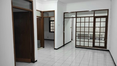 Rumah Mewah di Batununggal, Bandung, 2 Kamar Tidur, LT 162m²