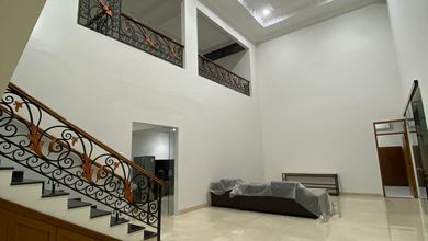 Hunian Mewah di Mekar Wangi, Bandung, 5 Kamar Tidur, LT 312m²