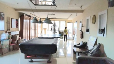 Showroom/Kantor/Rumah/Gudang Mainroad ******** Strategis