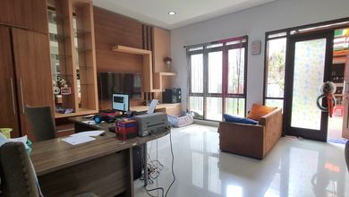 Rumah Elegan di Batununggal, Bandung, 4 Kamar Tidur, LT 180m²