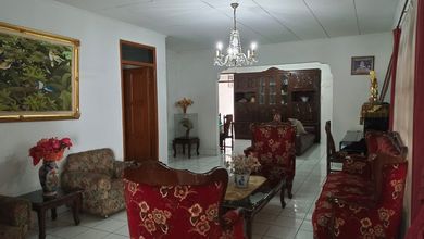 Rumah Mewah di Laswi, Bandung, 6 Kamar Tidur, LT 530m²
