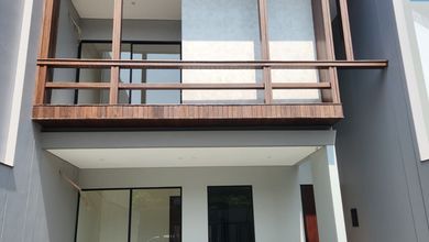 Kesempatan Langka, rumah Mewah di Setra Duta, Bandung, LB 253m²