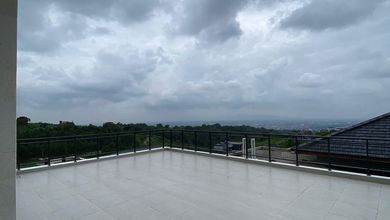 Rumah Prestisius di Kawasan Dago Pakar, Bandung, LB 900m², Harga 21,7 Miliar