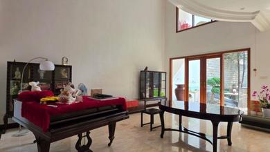 Rumah Mewah di Kawasan Setra Duta, Bandung, LB 1000m², Harga 11,5 Miliar