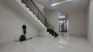 Hunian Elegan di Mekar Wangi, Bandung, 4 Kamar Tidur, LT 120m²
