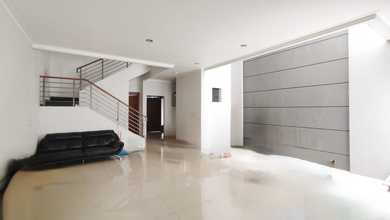 Kesempatan Eksklusif, rumah Prestisius di Batununggal, Bandung, LB 250m²