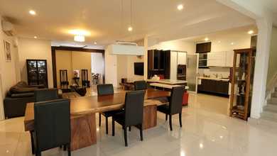 Penawaran Eksklusif, rumah Prestisius di Setra Sari, Bandung, LB 500m²