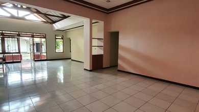 Rumah Mewah Luas di Jalan Riau Bandung – Harga Jual & Sewa Menarik!