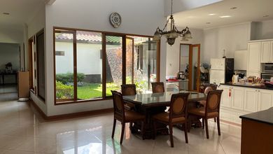 Rumah Terawat Cocok Untuk Ruang Usaha di Mainroad Pajajaran