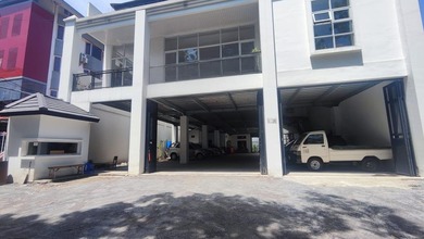Gedung 3 Lantai di Pusat Kota Bandung - Cocok untuk Usaha & Kantor, Parkir Luas