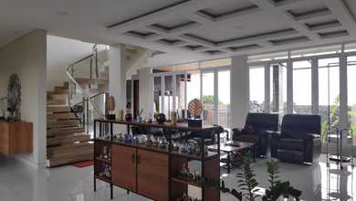 Rumah Mewah di Setiabudi, Bandung, 4 Kamar Tidur, LT 450m²