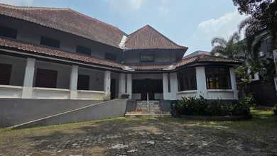 Disewakan Ruang Usaha Heritage, Sangat Strategis dengan Halaman Luas di Sayap Dago Bandung