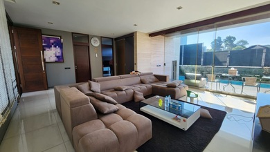 Rumah Elite di Kawasan Setra Duta, Bandung, LB 409m², Harga 13 Miliar