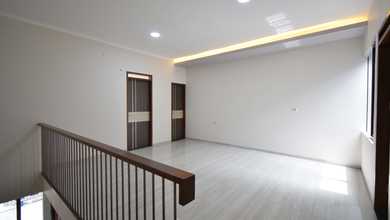 Rumah Favorit di Kopo, Bandung, 3 KT, Harga 1,55 Miliar