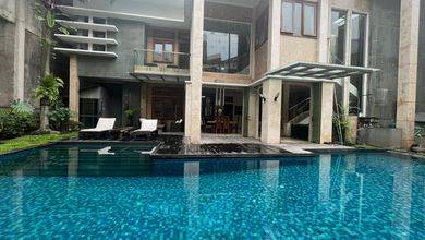 Jual Rumah Bagus LT 680 m2 area Sayap Dago, Bandung