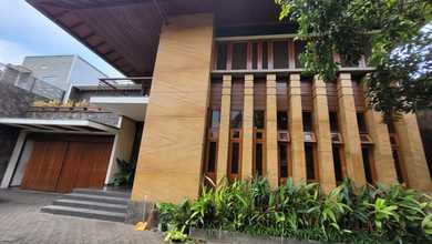 Rumah Elegan di Dago, Bandung, 4 Kamar Tidur, LT 748m²