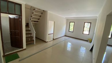 Rumah Sewa Nyaman Lokasi Surya Sumantri, Bandung, LB 190m²