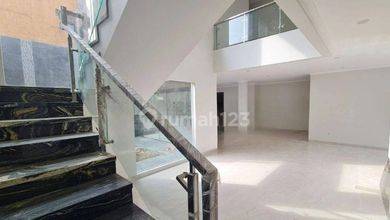 Rumah Minimalis di Batununggal, Bandung, Luas 300 m2