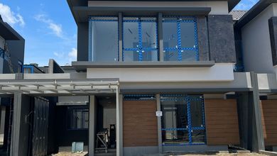 Rumah Elegan di Kota Baru Parahyangan, Bandung, 4 KT, LT 220m²