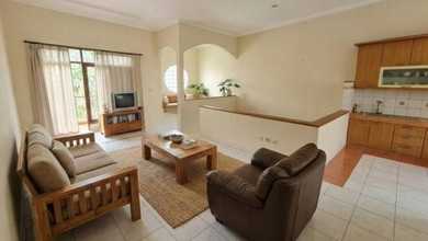 Rumah Mewah di Kawasan Setra Duta, Bandung, LB 305m², Harga 4,5 Miliar