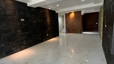 Rumah Dijual di Geger Kalong, Bandung, LB 300m², Harga Terbaik!