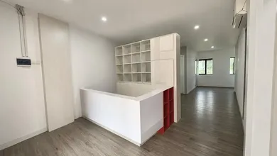 Disewakan Ruko Terawat Siap Pakai di Setraduta, Bandung. Lokasi Strategis Cocok untuk Kantor, Salon, Studio, Fashion Store Dll