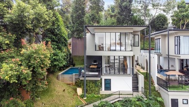 Hunian Mewah di Kawasan Dago Pakar, Bandung, LB 300m², Harga 5,9 Miliar