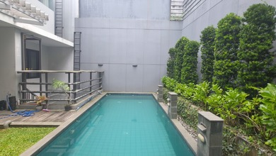 Rumah Mewah di Kawasan Setra Duta, Bandung, LB 600m², Harga 9,5 Miliar