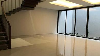 Kesempatan Eksklusif, rumah Prestisius di Setra Sari, Bandung, LB 300m²