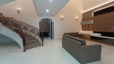 Penawaran Eksklusif, rumah Prestisius di Batununggal, Bandung, LB 1000m²