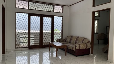 Rumah Sewa Murah Lokasi Setra Duta, Bandung, LB 180m²